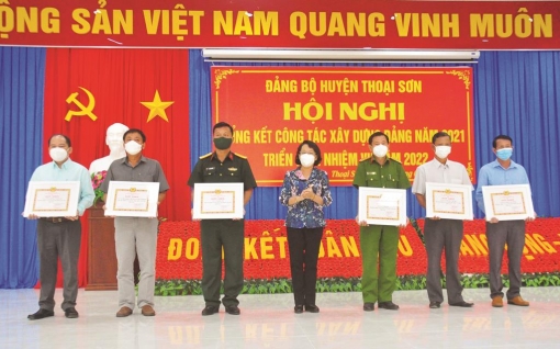 Thoại Sơn học tập và làm theo Bác