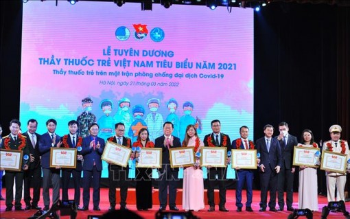 Vinh danh 10 thầy thuốc trẻ tiêu biểu trong phòng, chống dịch COVID-19