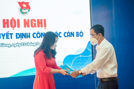 Công bố quyết định về công tác cán bộ Tỉnh đoàn An Giang khóa X (nhiệm kỳ 2017- 2022)