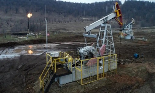 Giá dầu thế giới giảm nhẹ