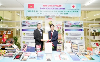 Tổng Lãnh sự quán Nhật Bản tại TP. Hồ Chí Minh thăm, làm việc và tặng sách tại Trường Đại học An Giang