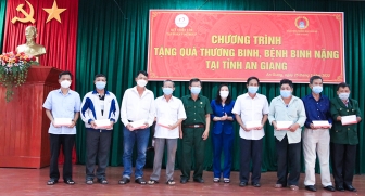 Quỹ Thiện Tâm - Tập đoàn Vingroup tặng quà cho 78 thương binh, bệnh binh  ở An Giang