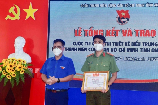 Trao giải Cuộc thi thiết kế biểu trưng tuyên truyền Đại hội đại biểu Đoàn TNCS Hồ Chí Minh tỉnh An Giang lần thứ XI và Cuộc thi trực tuyến “Tìm hiểu tỉnh An Giang - 190 năm hình thành và phát triển (1832 - 2022)”