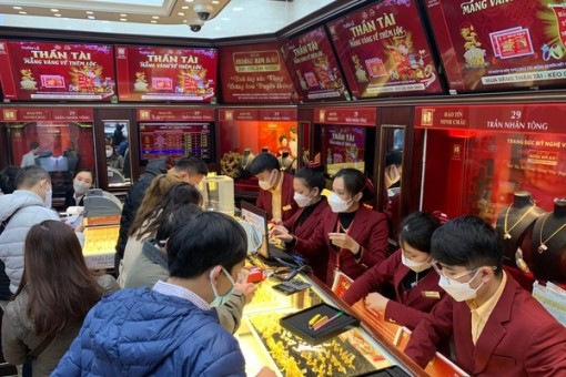 Giá vàng hôm nay 30/3: Đặt cược vào đàm phán Nga-Ukraine, vàng sụt giảm