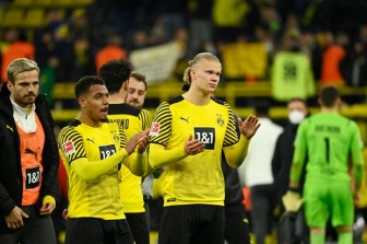 Dortmund 'dâng' đĩa bạc cho Bayern sau thảm bại trên sân nhà