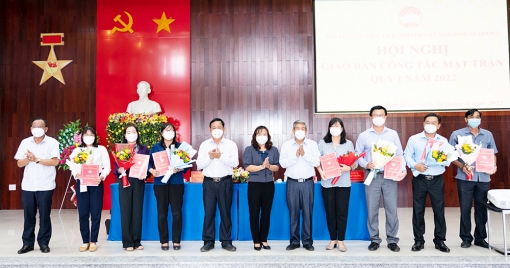 Ban Thường trực UBMTTQVN tỉnh An Giang trao quyết định công tác cán bộ
