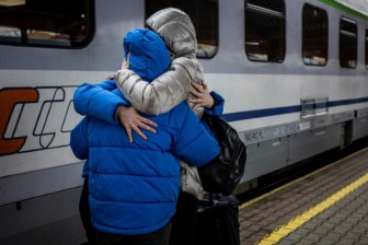 Nhiều người Ukraine từ nước ngoài trở về quê hương