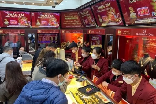 Giá vàng hôm nay 6/4: Vàng tăng vọt rồi giảm sâu