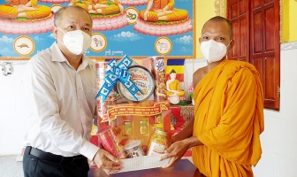 Trưởng ban Dân vận Tỉnh ủy An Giang thăm, chúc mừng Tết Chol Chnam Thmay đồng bào Khmer huyện Tịnh Biên