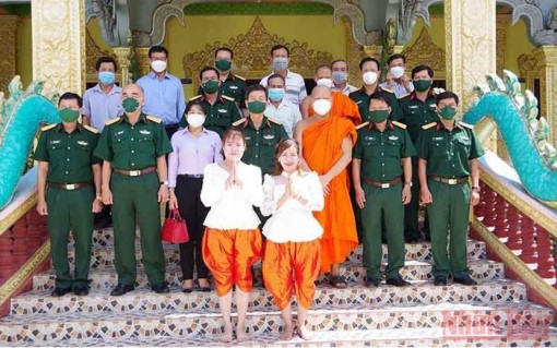 Quân khu 9 thăm, chúc Tết Chôl Chnăm Thmây tại Sóc Trăng