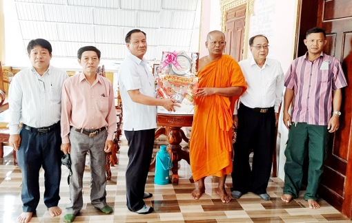 Lãnh đạo UBMTTQVN tỉnh An Giang chúc Tết Chol Chnam Thmay