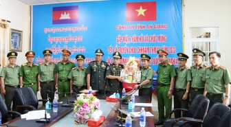 Công an An Giang chúc Tết các lực lượng vũ trang Campuchia