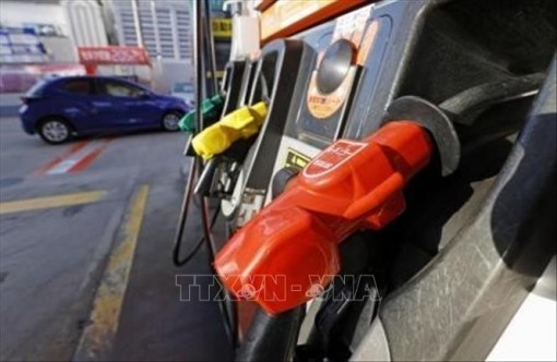 Giá dầu châu Á giảm 2 USD/thùng sáng 11/4