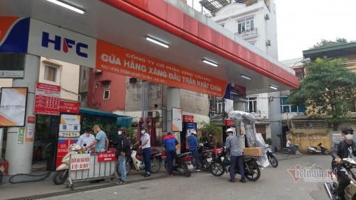 Giá xăng dầu đồng loạt giảm