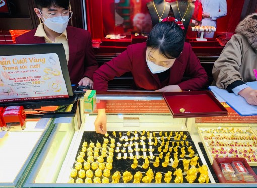 Giá vàng hôm nay 13/4: Mỹ gặp điều tồi tệ chưa từng có, vàng tăng dựng đứng