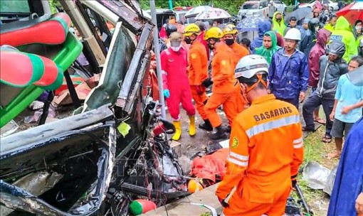 Tai nạn giao thông thảm khốc tại Indonesia khiến 16 người thiệt mạng