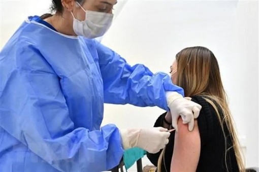 Vaccine ngừa COVID-19 giúp giảm 50% số ca tử vong tại Italy