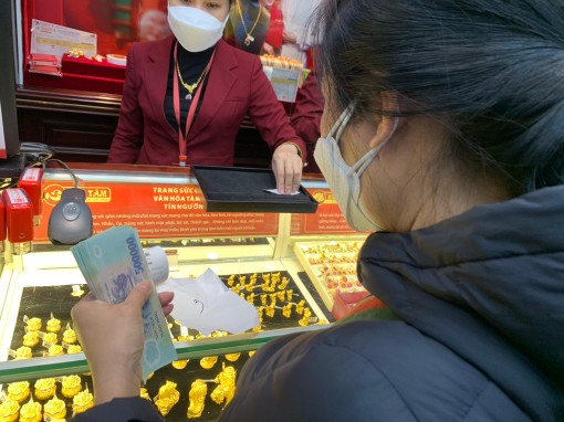 Giá vàng hôm nay 14/4: USD tăng nhanh, vàng tiếp tục lên cao