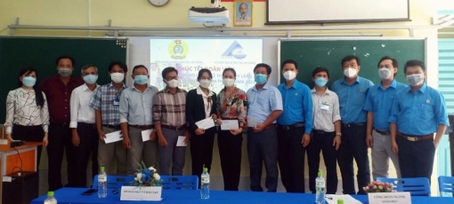 Thăm, tặng quà Tết Chol Chnam Thmay các đoàn viên, giáo viên đồng bào dân tộc thiểu số Khmer