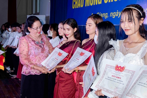 Trường Đại học An Giang tổ chức đón Tết cổ truyền Chol Chhnam Thmay cho cán bộ, công nhân viên, sinh viên đồng bào dân tộc thiểu số Khmer và Campuchia