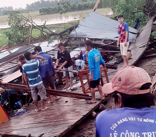 Mưa giông làm sập, tốc mái 21 nhà dân ở xã Kiến An