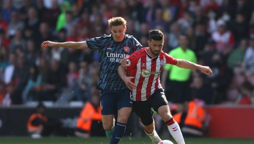 Arsenal thua đau Southampton, MU reo vui