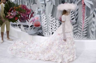 Những chiếc váy cưới biểu tượng nhất của Chanel