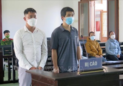 Phạt tù các đối tượng tàng trữ trái phép vũ khí quân dụng