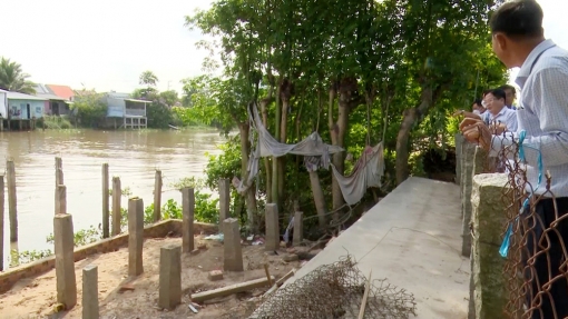 Lãnh đạo huyện Chợ Mới khảo sát các điểm sạt lở
