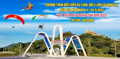 UBND huyện Tri Tôn tổ chức bay dù lượn dịp 30/4, 1/5