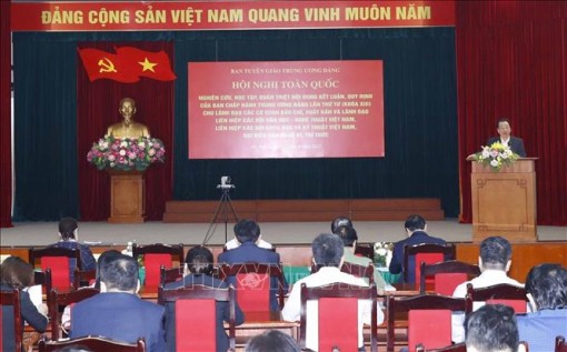 Vận dụng Nghị quyết Trung ương 4 (khóa XIII) trong hoạt động của đội ngũ báo chí, xuất bản, trí thức, văn nghệ sỹ