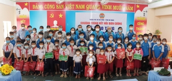 Hội Nông dân TP. Hồ Chí Minh trao học bổng cho học sinh thị trấn Ba Chúc