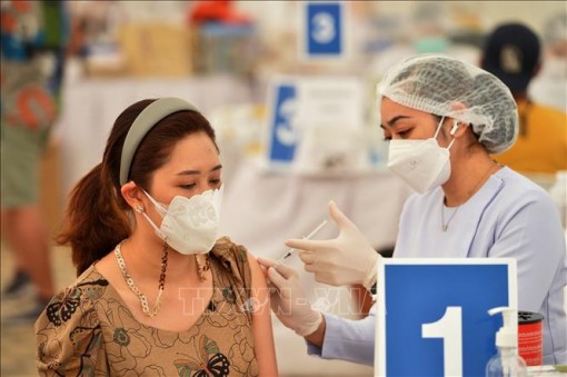 Thái Lan: 12/77 tỉnh tiến tới tuyên bố COVID-19 là bệnh đặc hữu