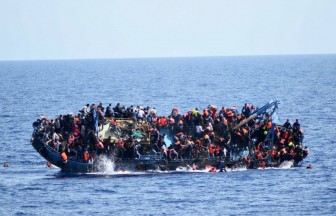 Lật thuyền chở người di cư ngoài khơi Tunisia, 17 người thiệt mạng