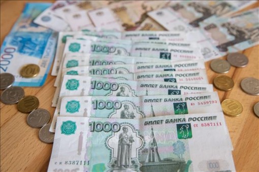 Đồng ruble chạm mức cao nhất trong hơn 2 năm so với đồng euro