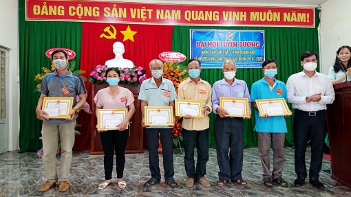 Nông dân Phước Hưng thi đua sản xuất - kinh doanh giỏi