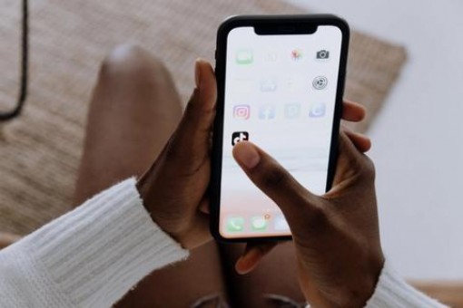 TikTok tiếp tục vượt mặt Facebook, Instagram