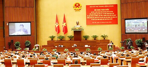 “Đảng viên đi trước, làng nước theo sau”