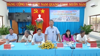 UBND huyện Tri Tôn họp mặt báo chí thông tin kế hoạch tổ chức biểu diễn dù lượn có động cơ dịp lễ 30/4 và 1/5