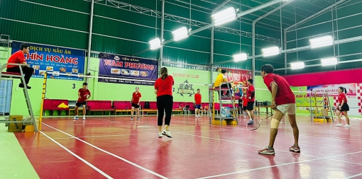 Công ty BHNT Dai-ichi life tại An Giang tổ chức giải cầu lông chào mừng 15 năm thành lập