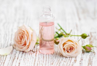 Tác dụng của nước hoa hồng với làn da mà bạn nhất định phải biết!