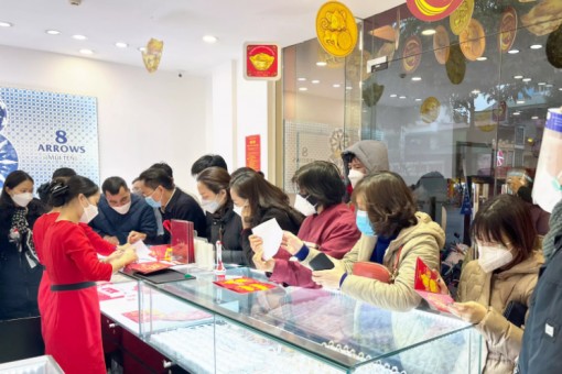Giá vàng hôm nay 4/5: Vàng biến động mạnh, chênh lệch kỷ lục với thế giới