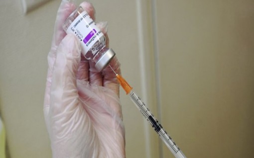 Hạ sốt cho trẻ thế nào sau tiêm vaccine?