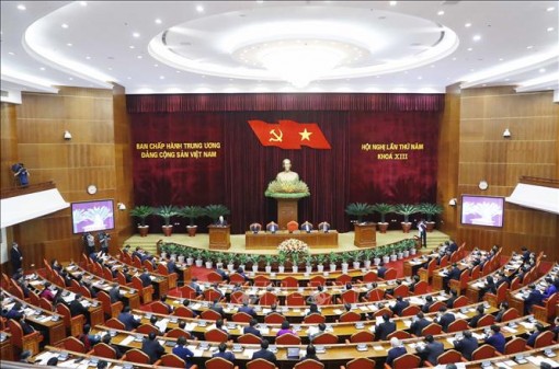 Ngày làm việc thứ nhất, Hội nghị Trung ương 5 khóa XIII