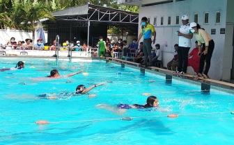Khai mạc Hội thi bơi, cứu đuối huyện Phú Tân năm 2022