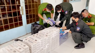Tạm giữ 4.000 bao thuốc lá nhập lậu tại khu vực biên giới Châu Đốc