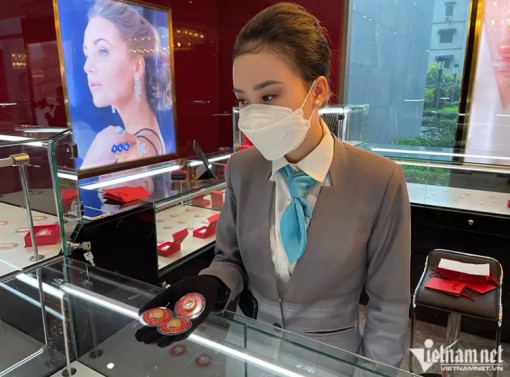 Giá vàng hôm nay 8/5: Tuần thứ ba giảm giá, đà đi xuống mạnh hơn