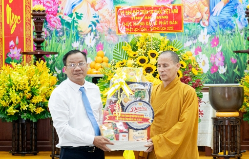 Đoàn đại biểu các tổ chức đoàn thể chính trị - xã hội và các tổ chức tôn giáo thăm, chúc mừng Đại lễ Phật đản Phật lịch 2566 - Dương lịch 2022