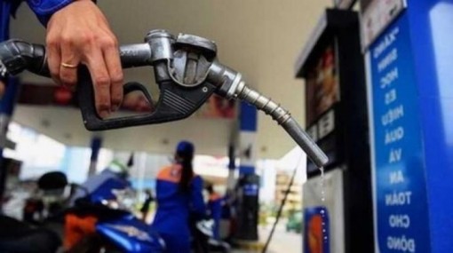 Xăng tăng giá 1.554 đồng/lít