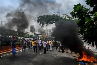 Bất ổn leo thang, người biểu tình Sri Lanka đốt nhà của hàng chục chính khách
